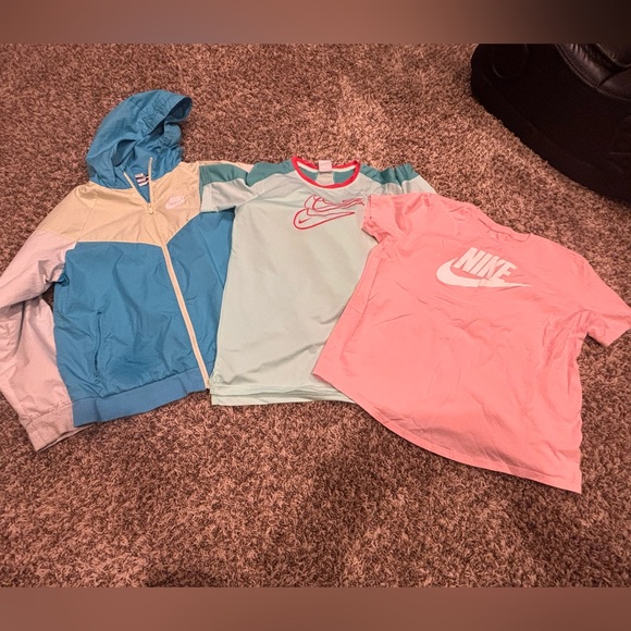 Nike bundle of 3 -
2 Tshirts and 1 zip up windbreaker - Picture 1 of 12